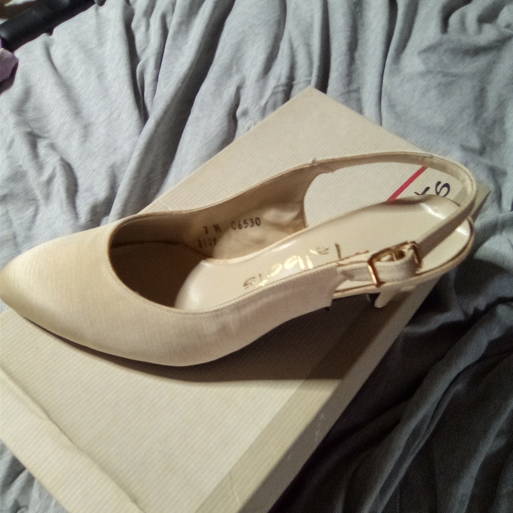 Talbots Cream Slingback Heels with Adjustable Strap